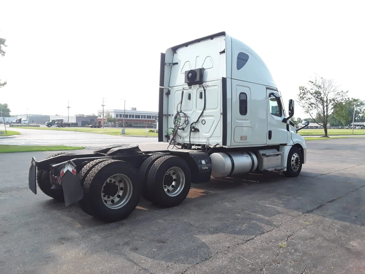 2022 Freightliner Cascadia in Hilliard, OH — photo 4