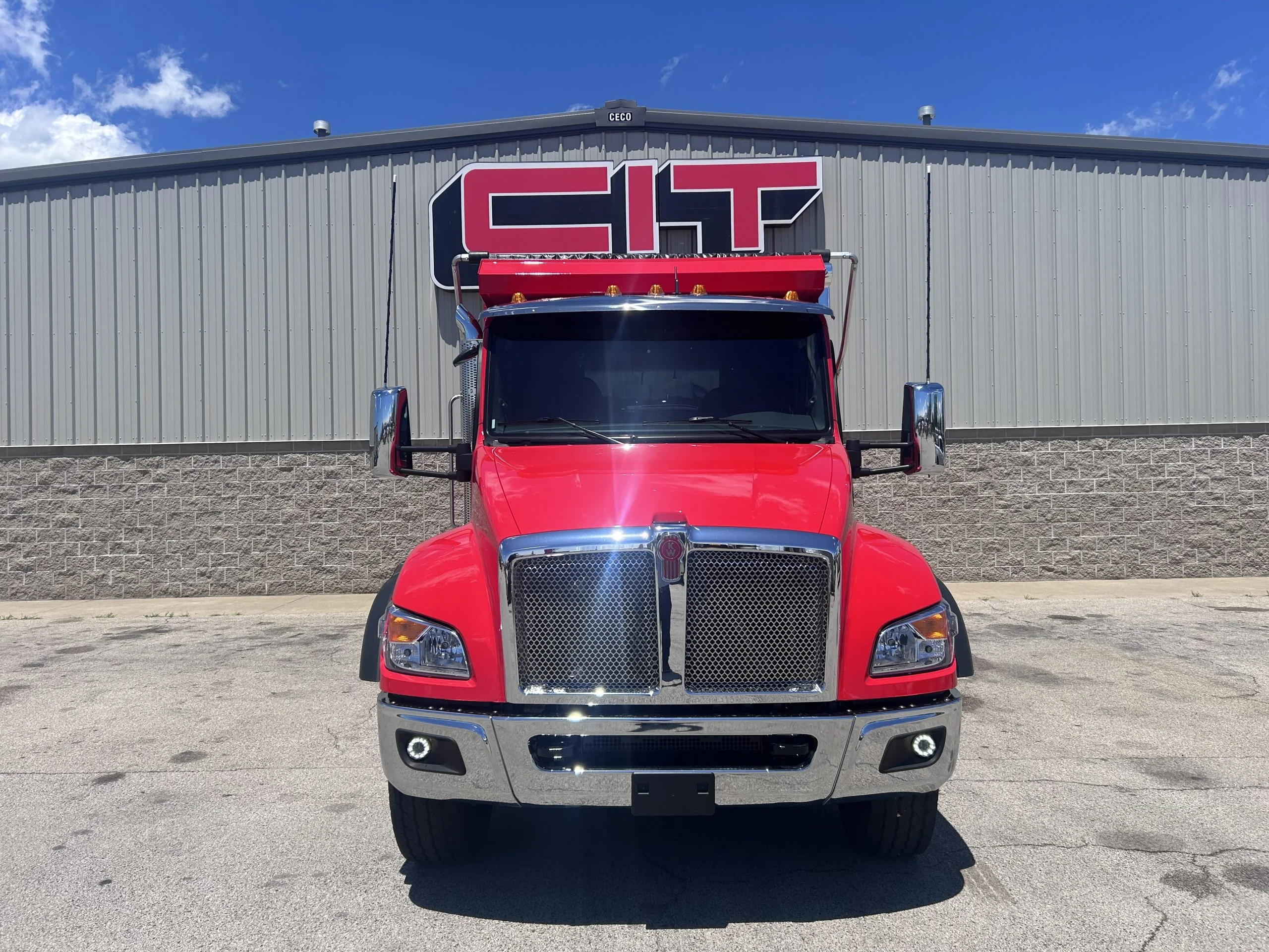 2027 Kenworth T480 in Morton, IL — photo 2