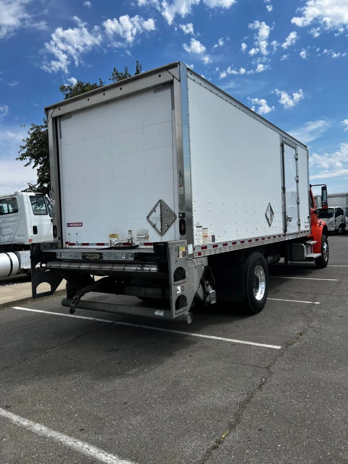 2018 Freightliner M2 106 - image 4