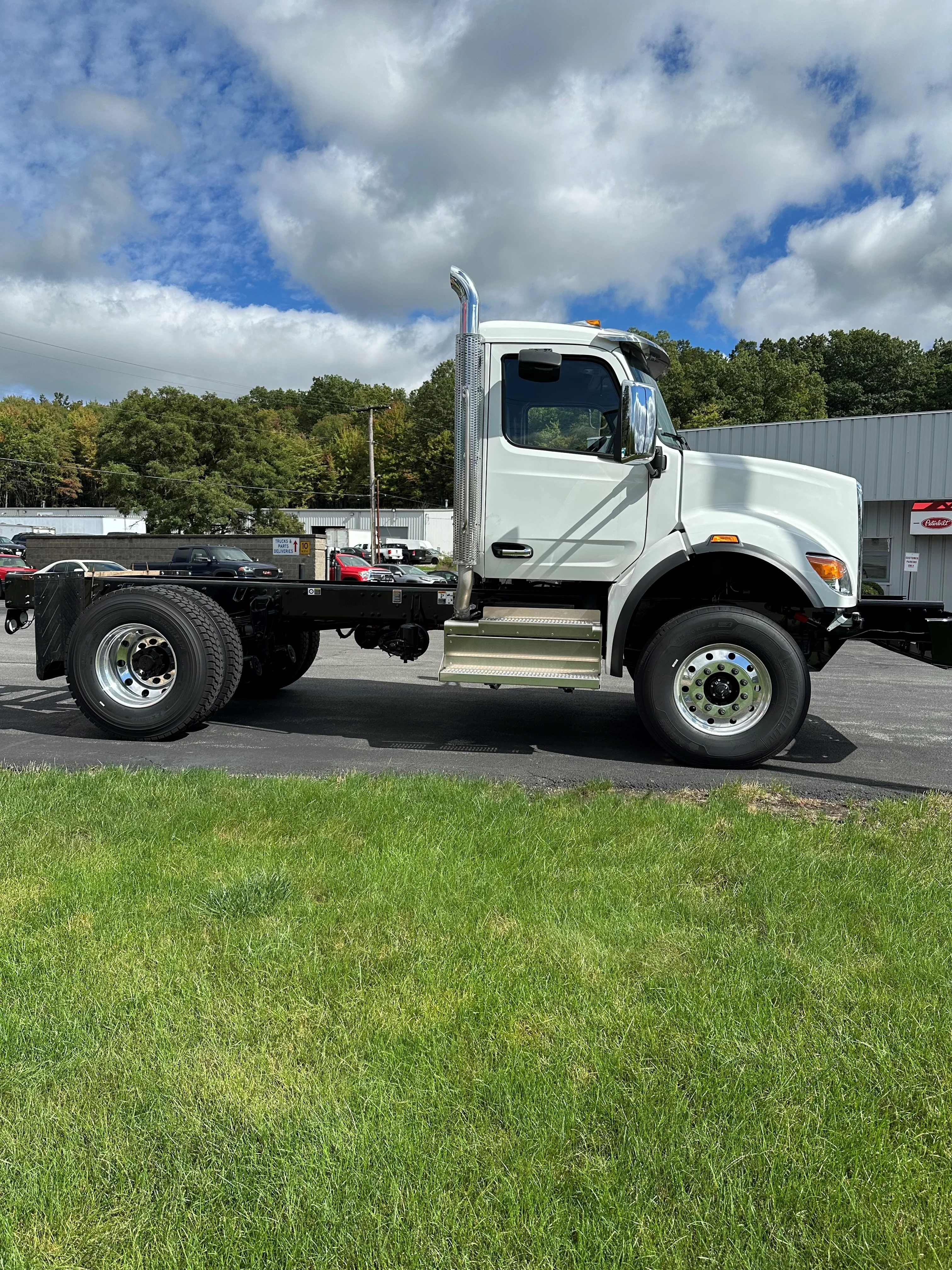 2025 Peterbilt 548 - image 11