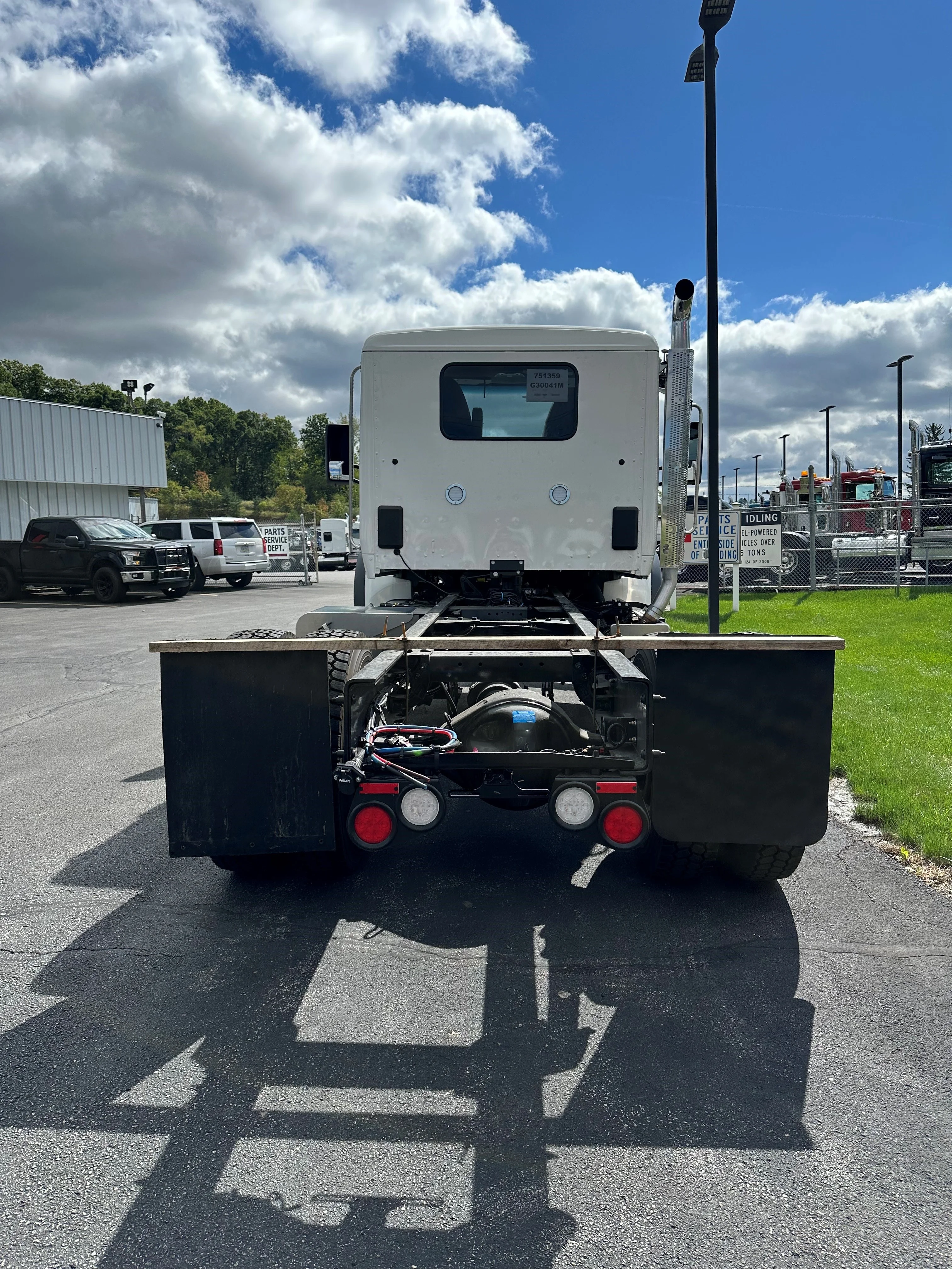 2025 Peterbilt 548 - image 9