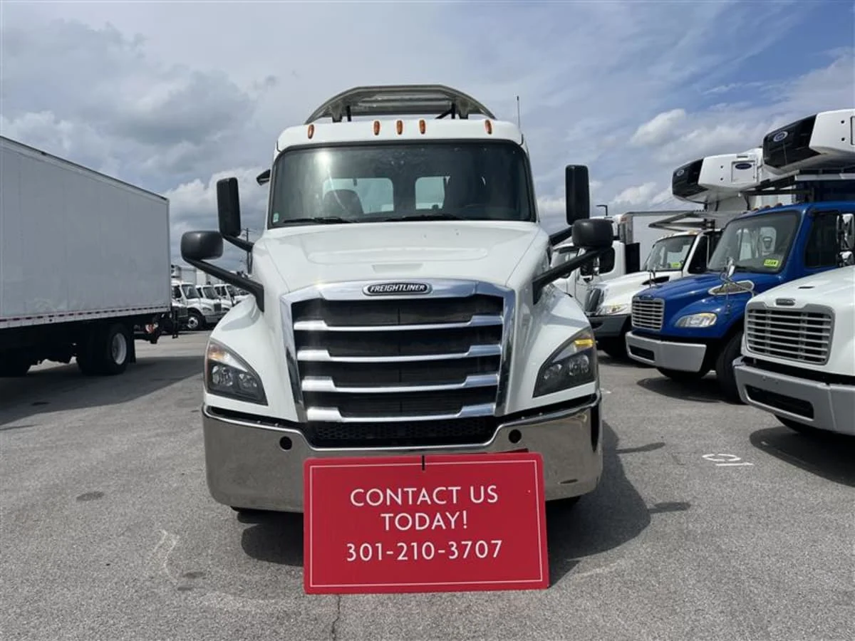 2019 Freightliner Cascadia in Beltsville, MD — photo 2