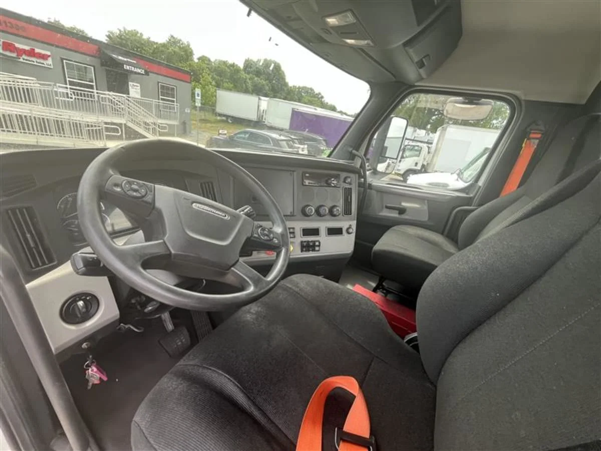 2019 Freightliner Cascadia in Beltsville, MD — photo 7