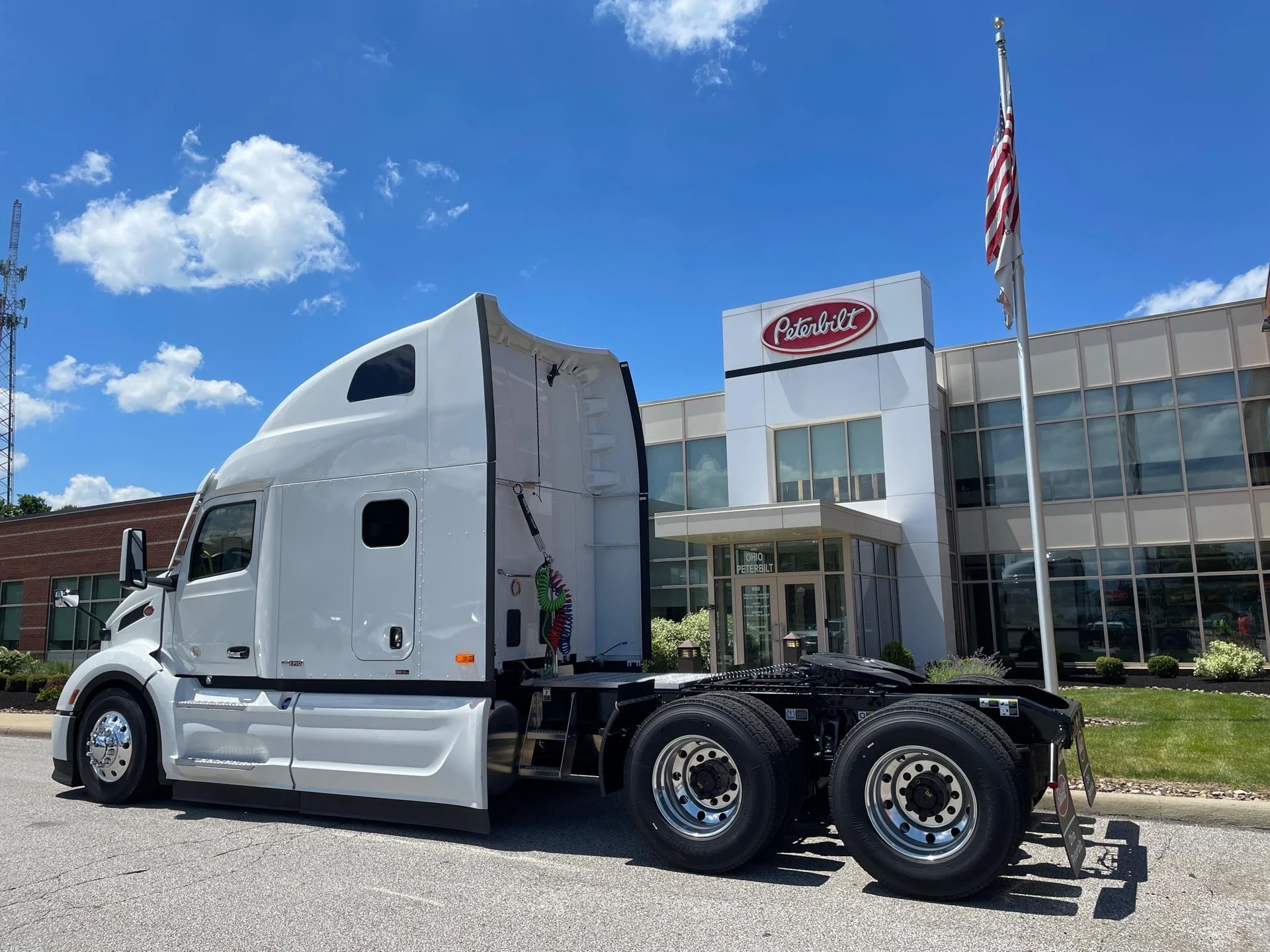 2027 Peterbilt 579 in Broadview Hts, OH — photo 2