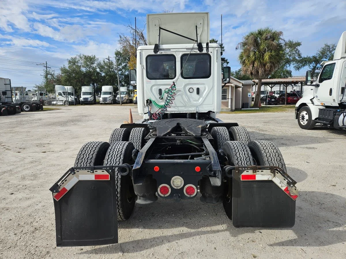 2018 Freightliner Cascadia - image 5