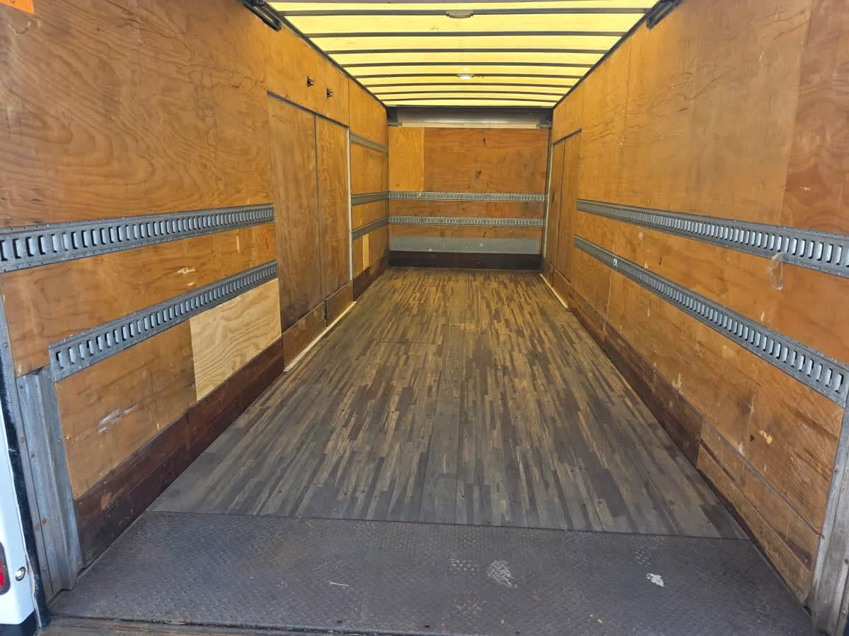 2019 Freightliner M2 106 - image 8