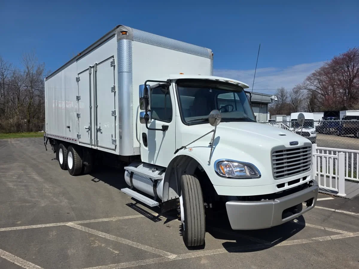 2019 Freightliner M2 106 - image 3