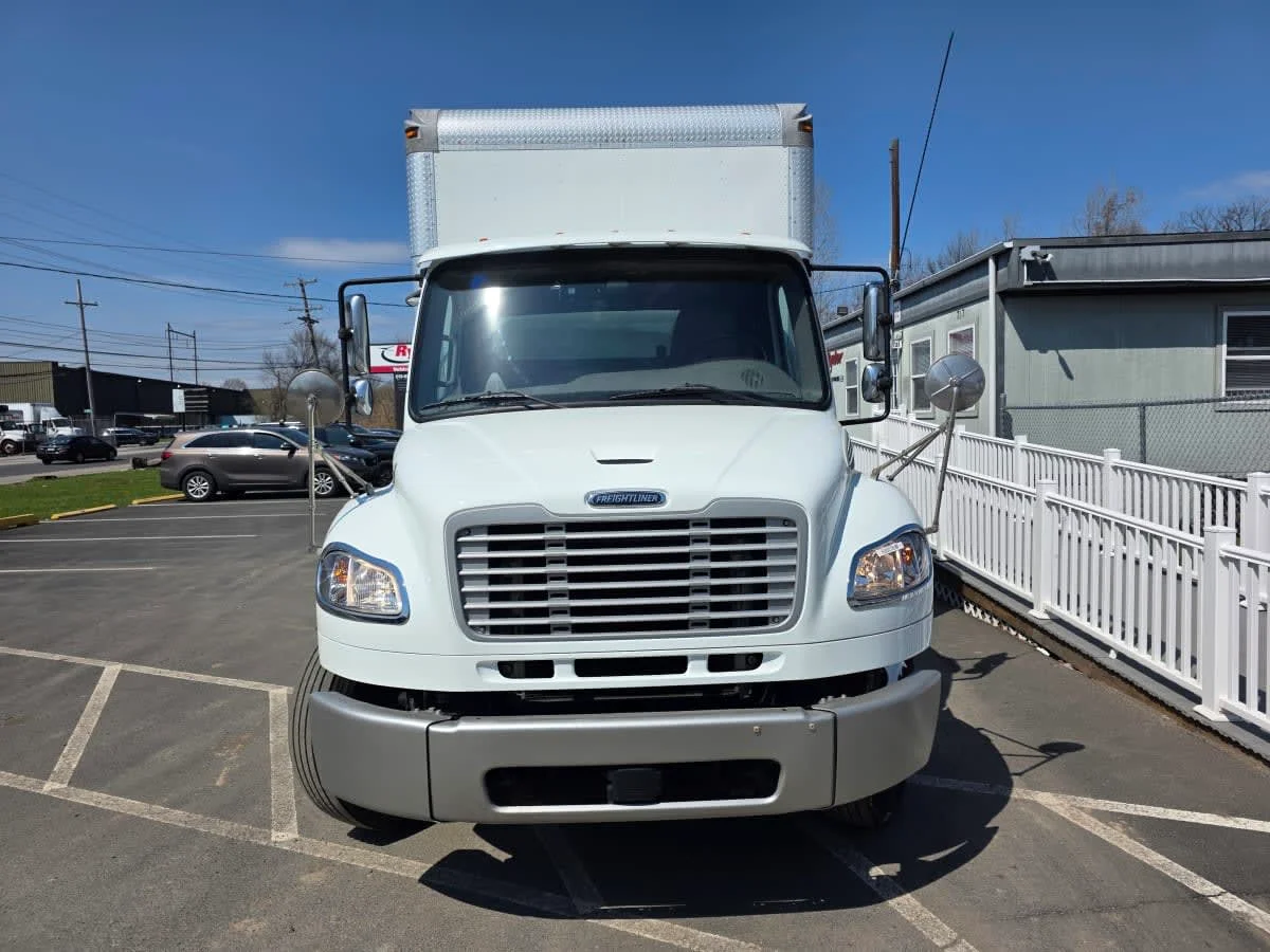 2019 Freightliner M2 106 - image 2