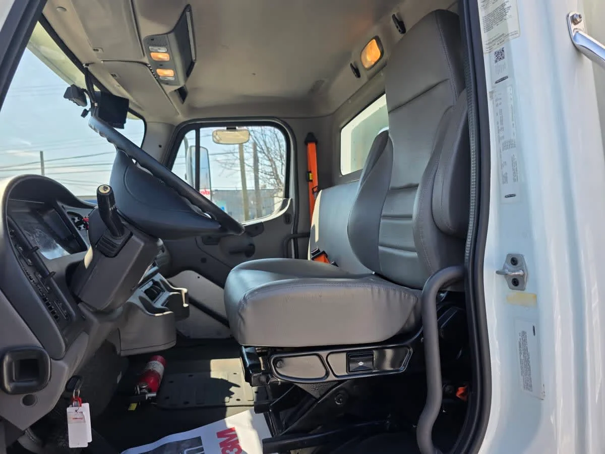 2019 Freightliner M2 106 - image 7