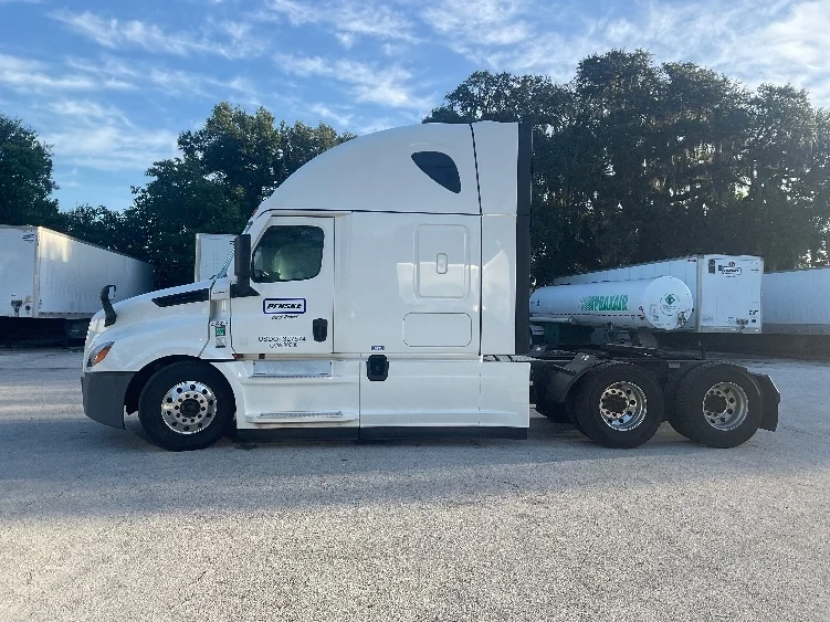 2022 Freightliner Cascadia in Atlanta (Forest Park), GA — photo 4