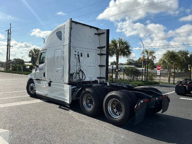 2022 Freightliner Cascadia in Atlanta (Forest Park), GA — photo 5