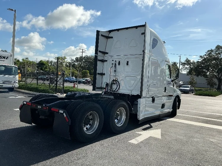 2022 Freightliner Cascadia in Atlanta (Forest Park), GA — photo 7