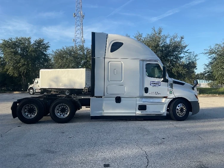 2022 Freightliner Cascadia in Atlanta (Forest Park), GA — photo 8