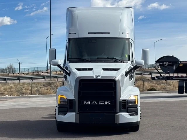 2026 Mack Pinnacle in CO — photo 2