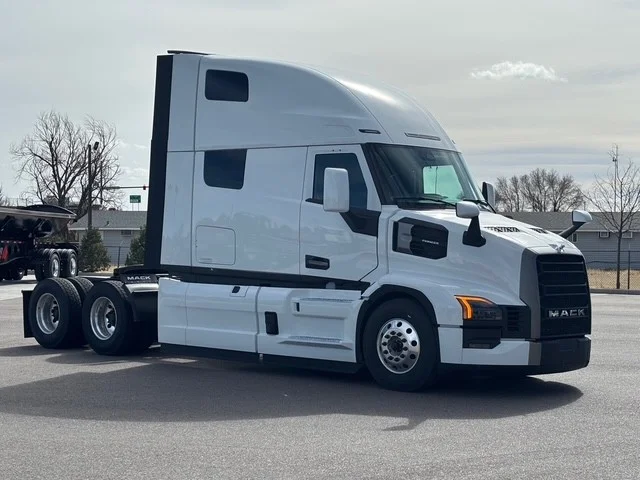 2026 Mack Pinnacle in CO — photo 3