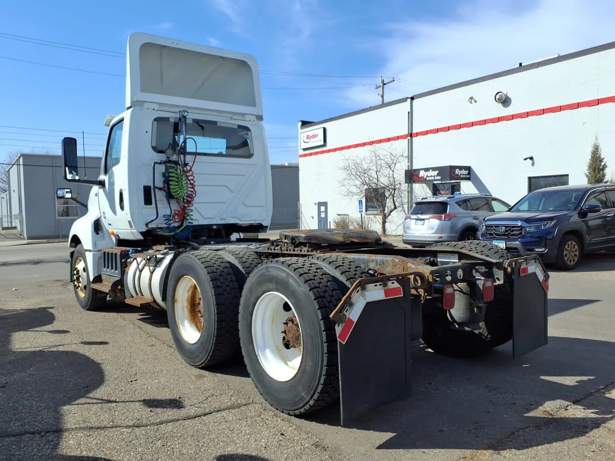 2018 International LT - image 6