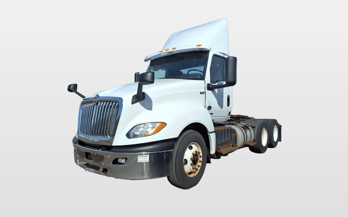 2018 International LT - image 1