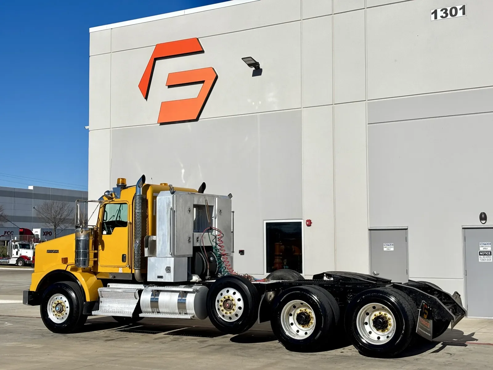 2013 Kenworth T800 - image 6