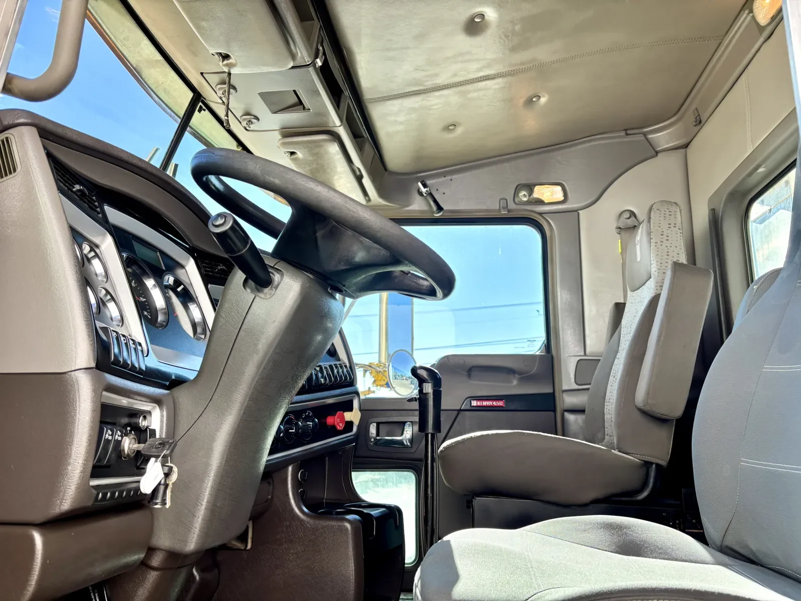 2013 Kenworth T800 - image 14