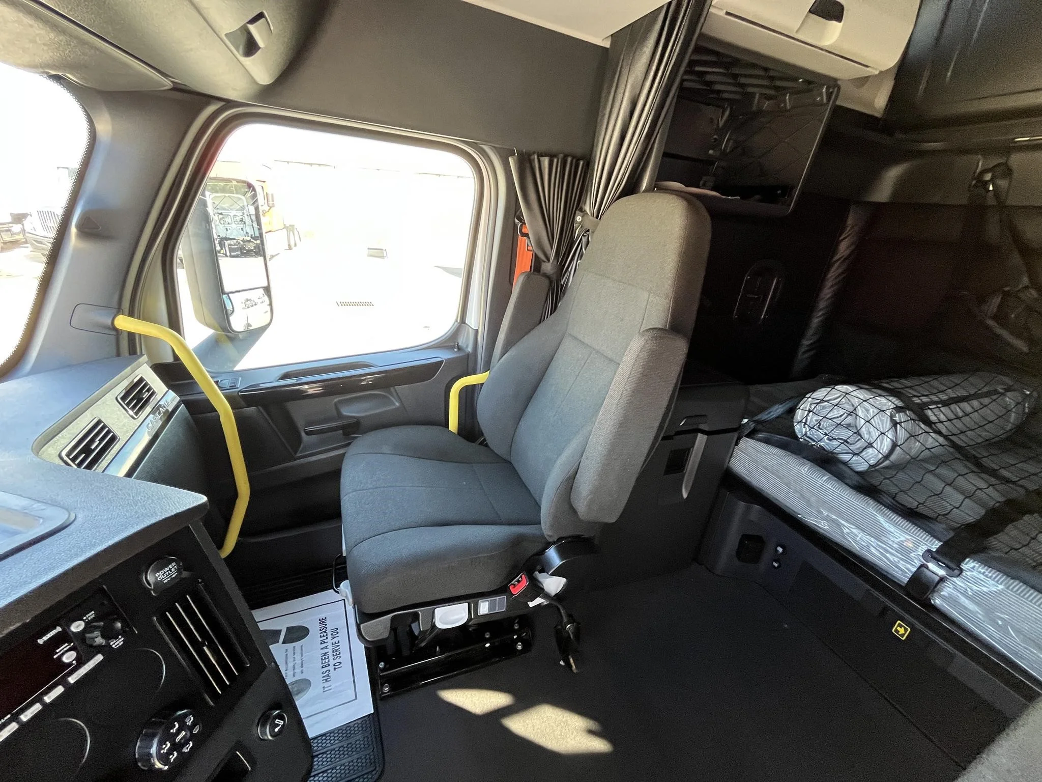 2024 Freightliner Cascadia in Jacksonville, FL — photo 12