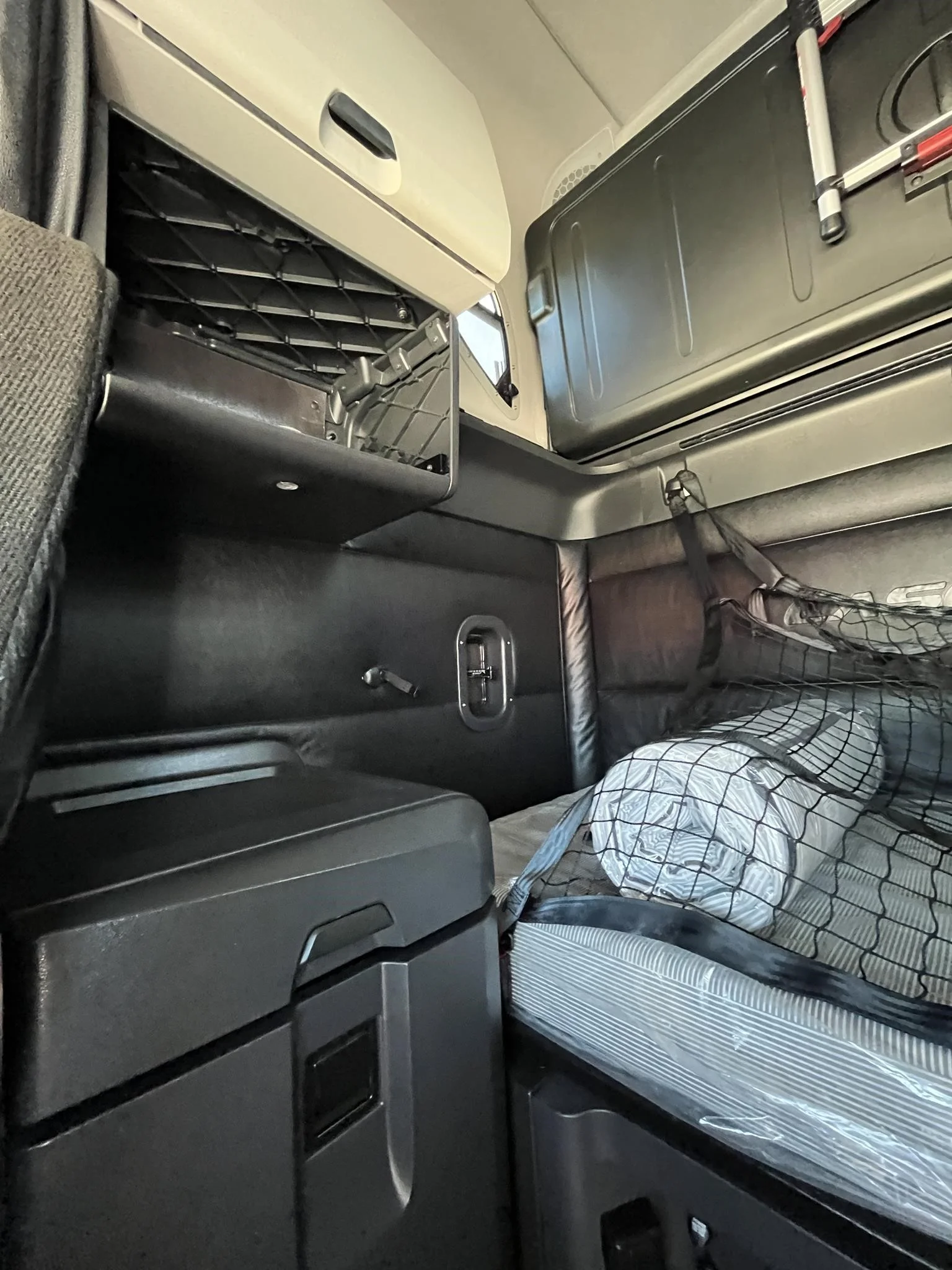 2024 Freightliner Cascadia in Jacksonville, FL — photo 9