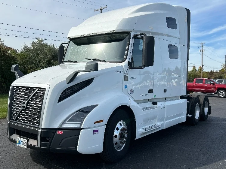 2022 Volvo VNL 760 - image 3