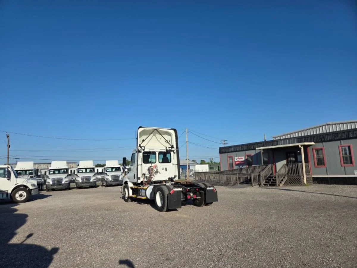 2018 Freightliner Cascadia in St. Rose, LA — photo 6