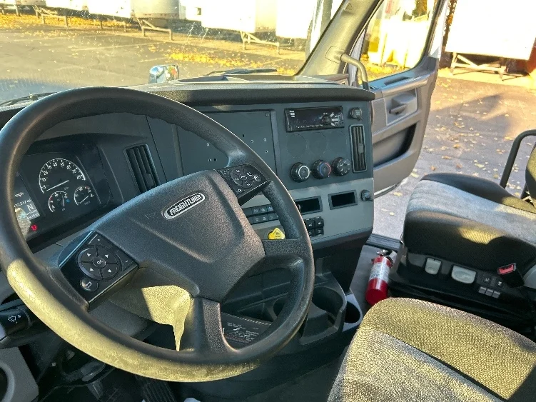 2021 Freightliner Cascadia - image 10