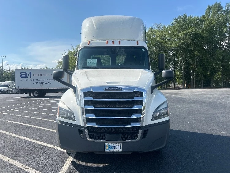 2020 Freightliner Cascadia in Atlanta, GA — photo 2