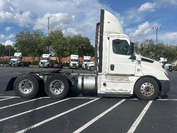 2020 Freightliner Cascadia in Atlanta, GA — photo 8