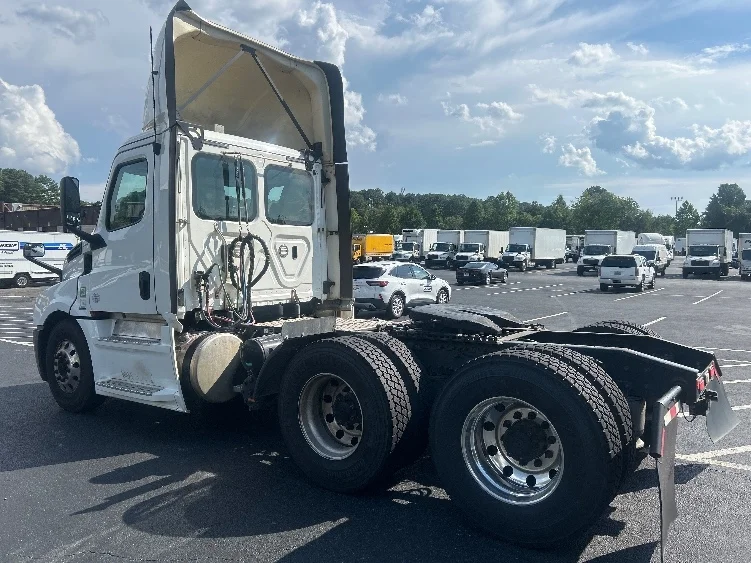 2020 Freightliner Cascadia in Atlanta, GA — photo 5