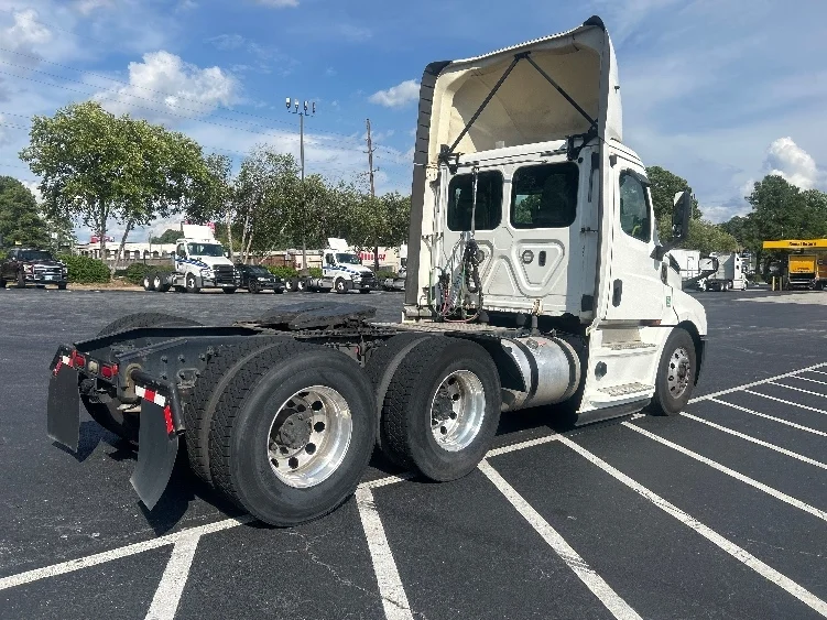 2020 Freightliner Cascadia in Atlanta, GA — photo 7