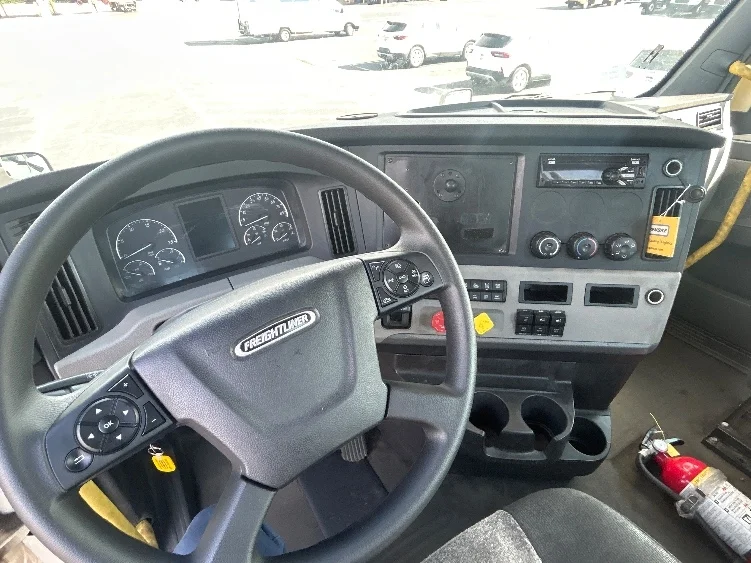 2020 Freightliner Cascadia in Atlanta, GA — photo 10