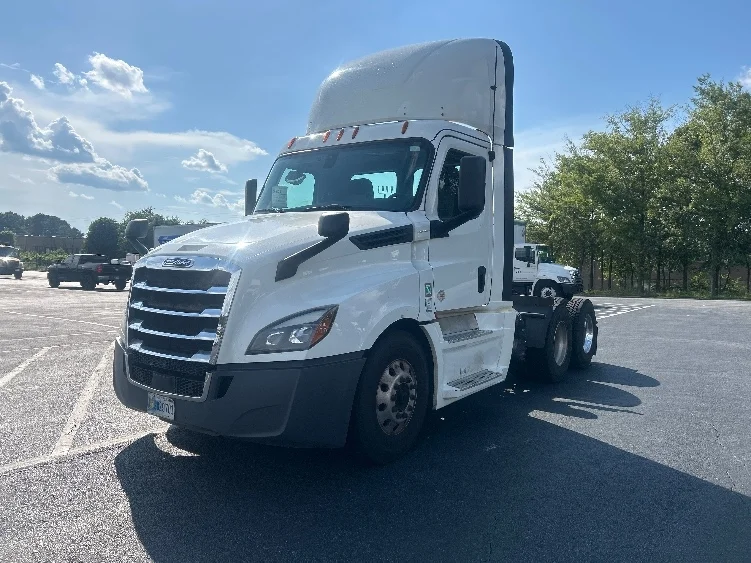 2020 Freightliner Cascadia in Atlanta, GA — photo 3