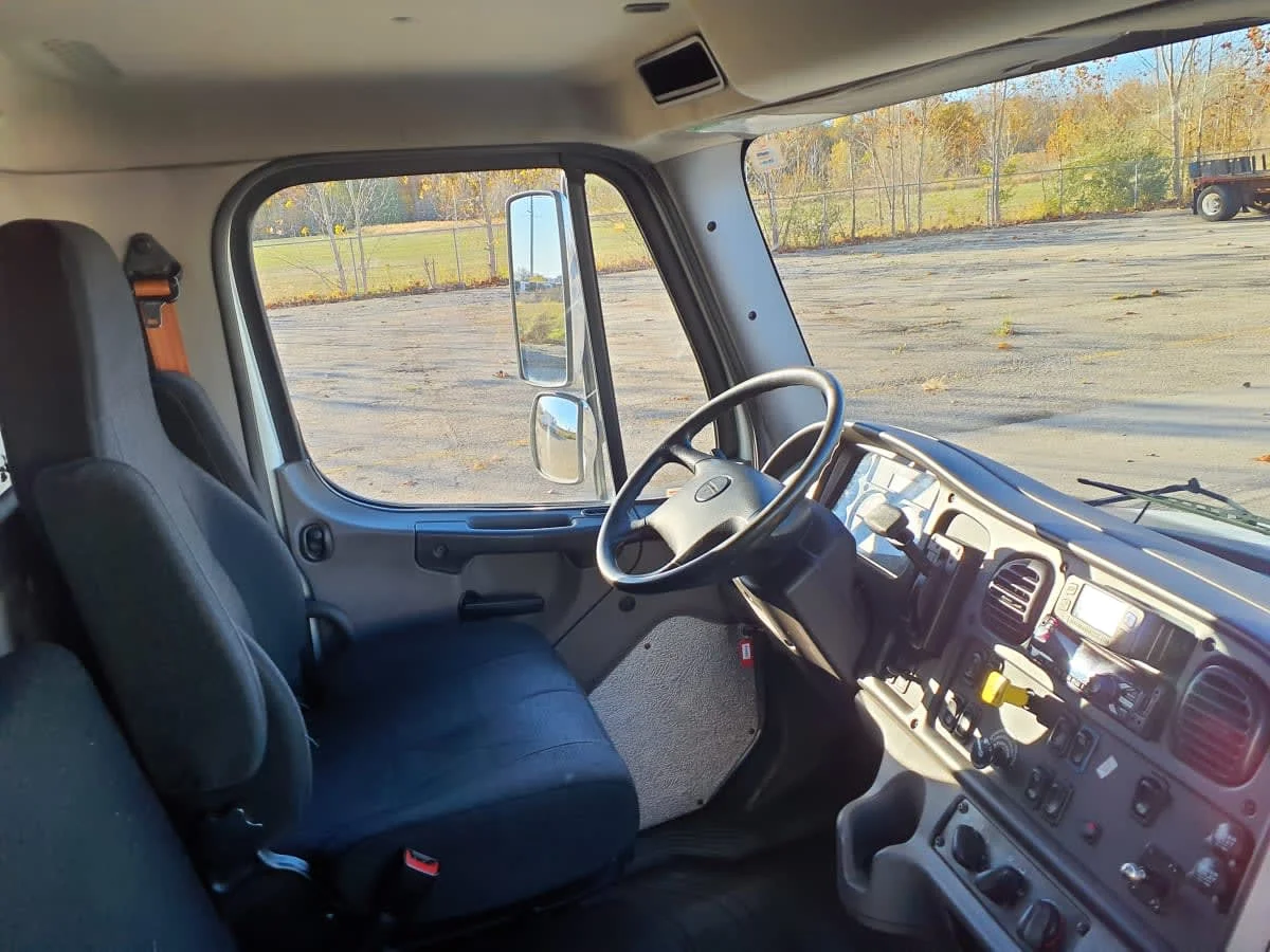 2019 Freightliner M2 106 - image 7