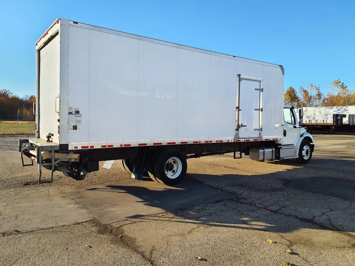2019 Freightliner M2 106 - image 4
