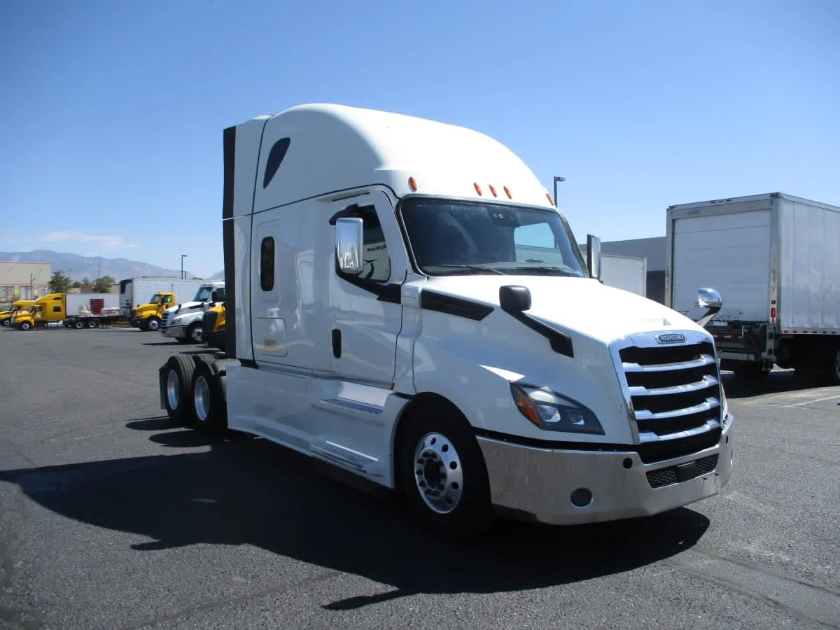 2021 Freightliner Cascadia in Commerce City, CO — photo 3