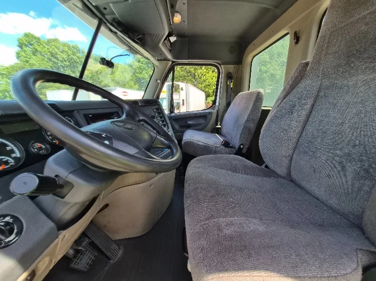 2018 Freightliner Cascadia - image 10