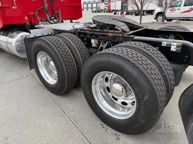2023 Peterbilt 389 - image 6