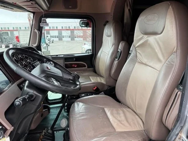 2023 Peterbilt 389 - image 11