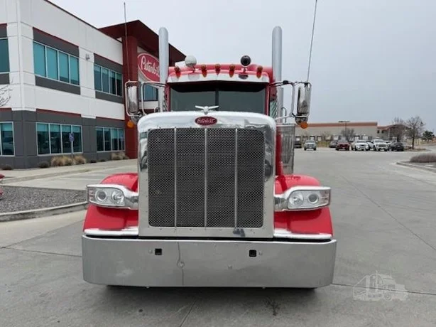 2023 Peterbilt 389 - image 2