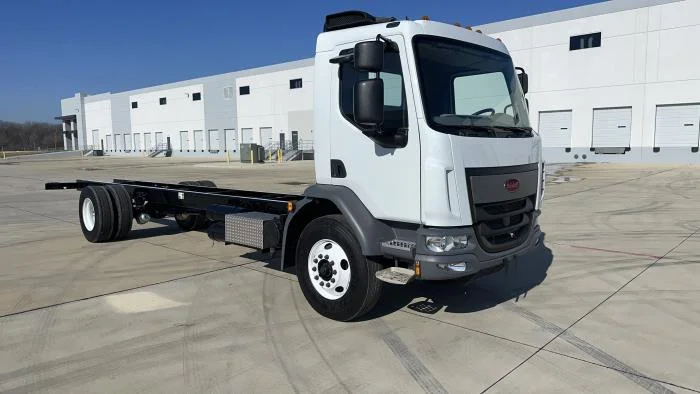 2025 Peterbilt 220EV - image 4
