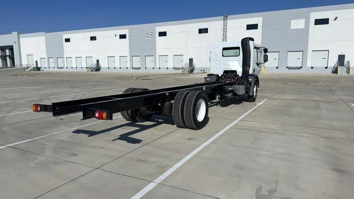 2025 Peterbilt 220EV - image 6