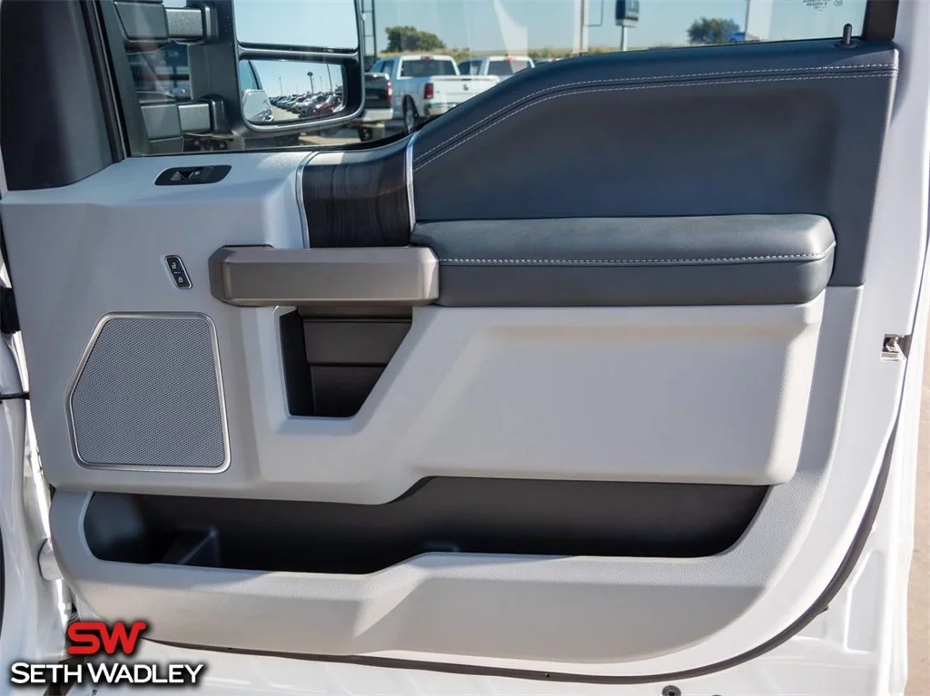 2022 Ford — photo 31