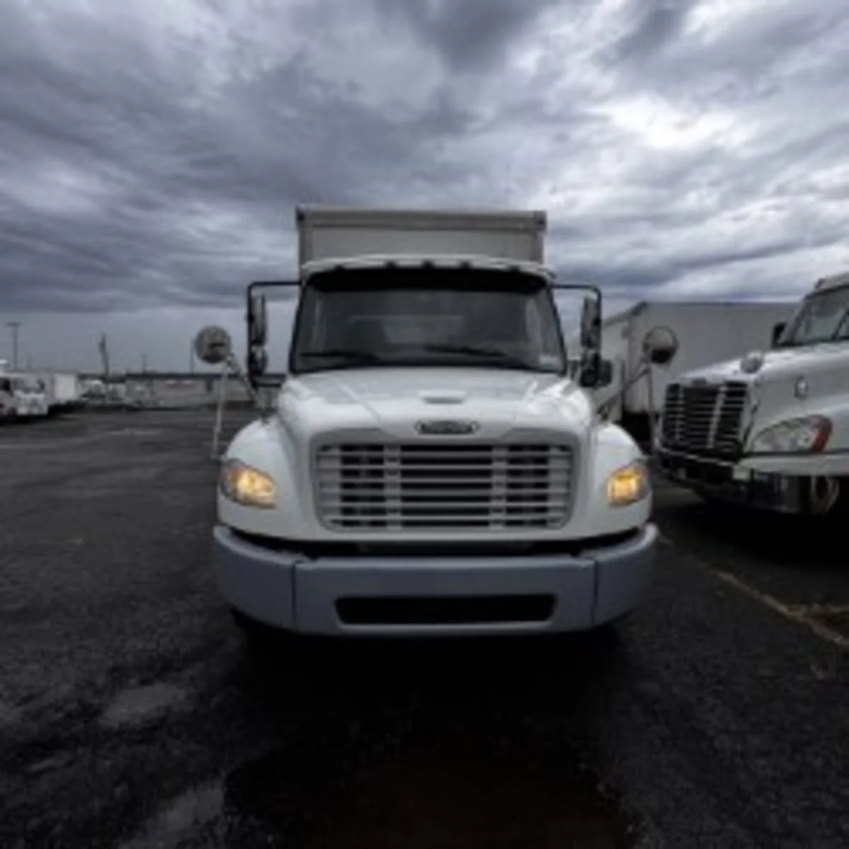 2019 Freightliner M2 106 - image 2