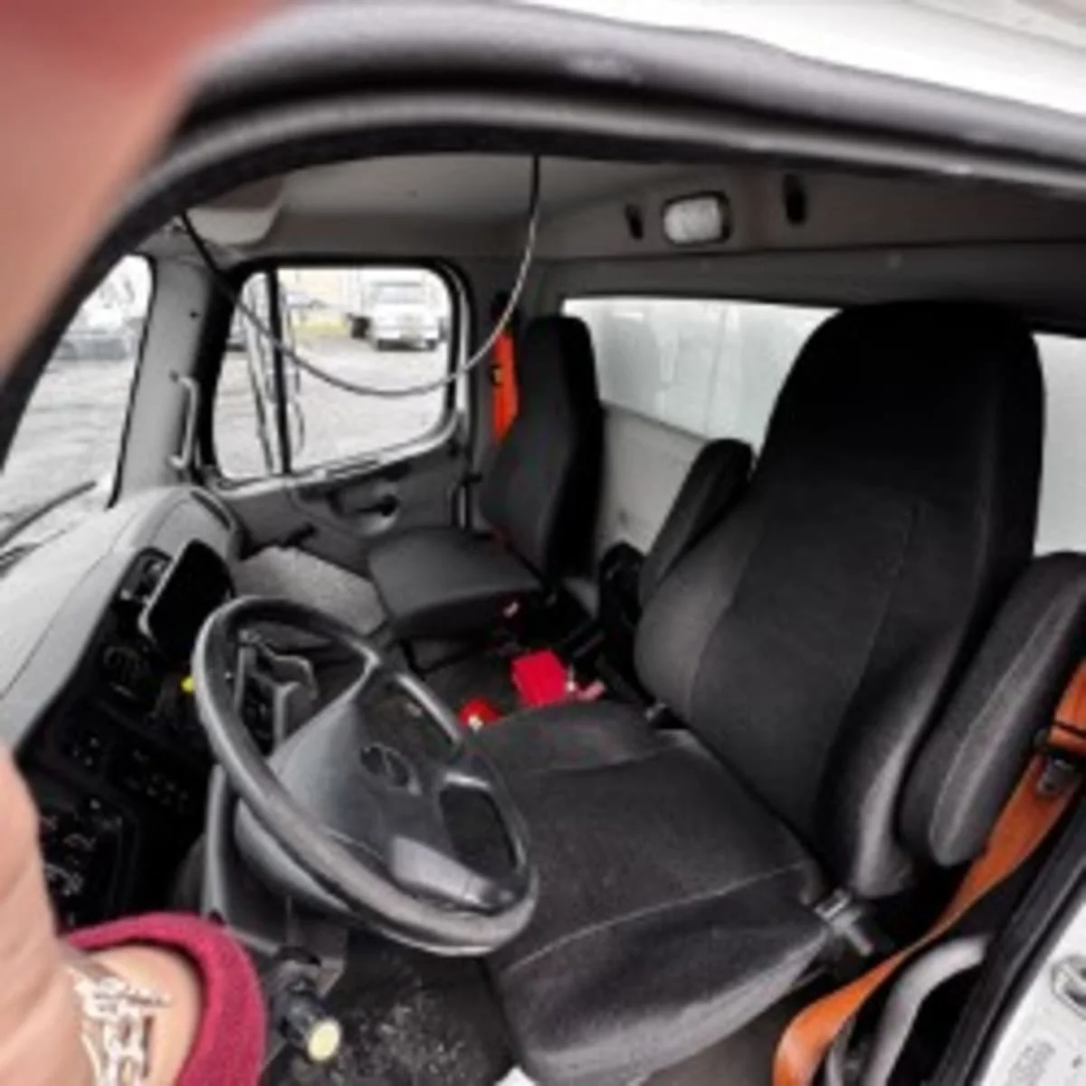 2019 Freightliner M2 106 - image 7