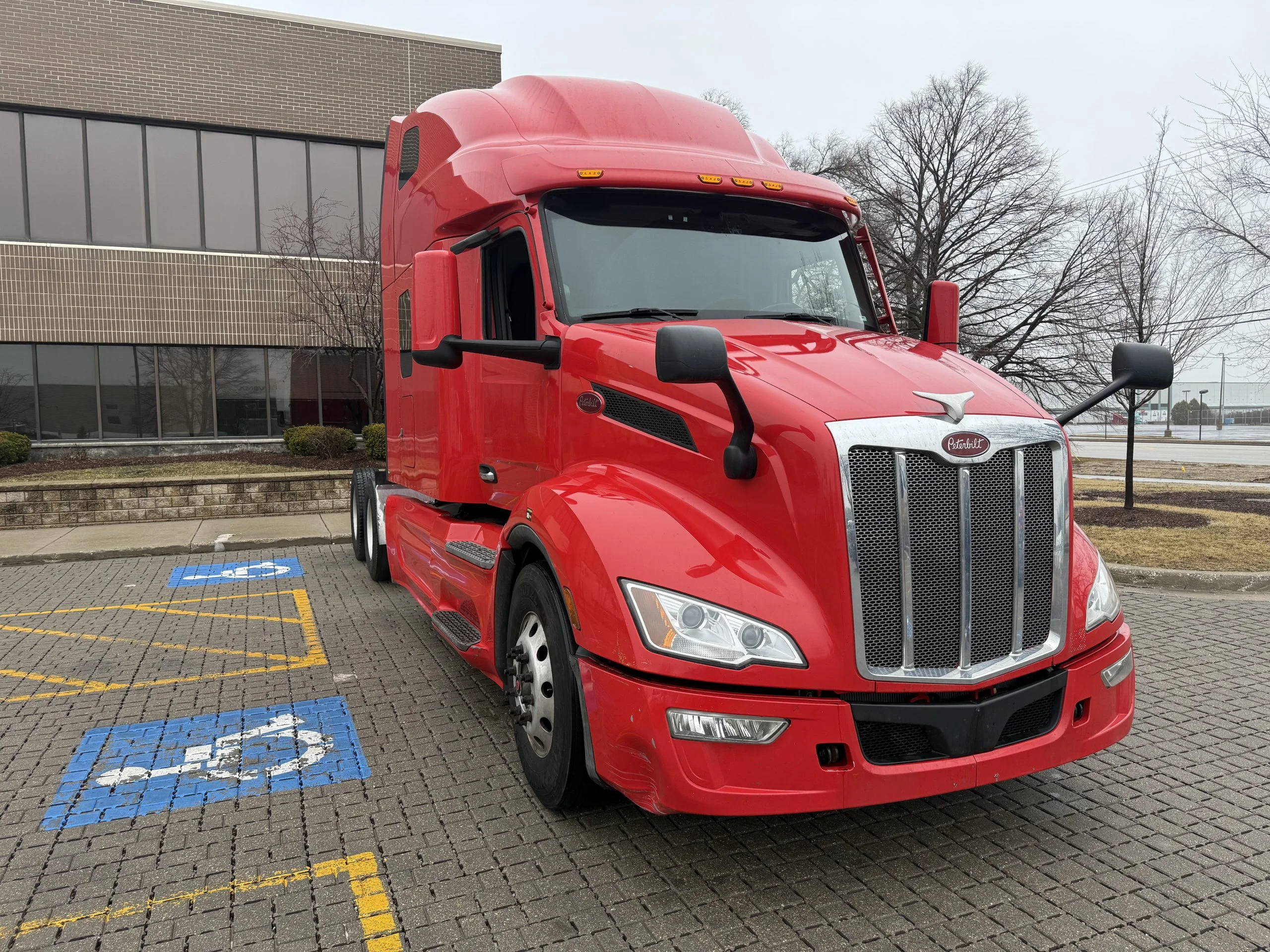 2022 Peterbilt 579 - image 3