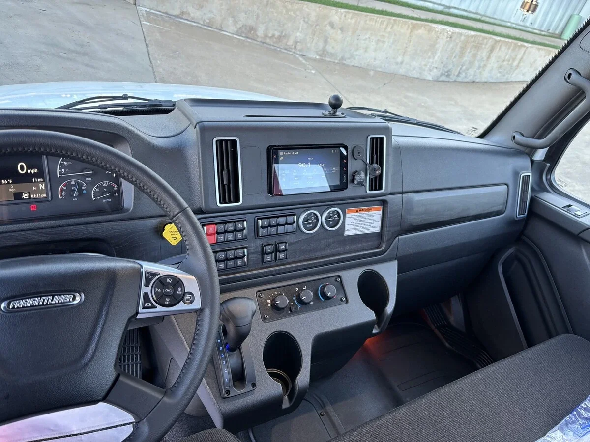 2027 Freightliner M2 106 - image 16