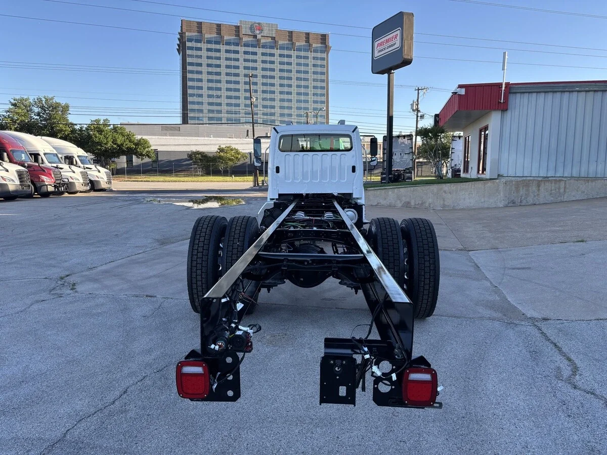 2027 Freightliner M2 106 - image 7