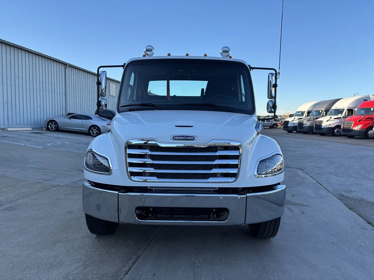 2027 Freightliner M2 106 - image 3